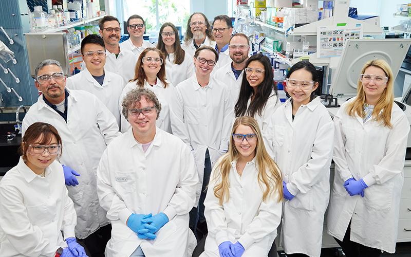 A large group of 澳门正规博彩十大排行平台 scientists in a lab